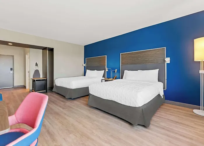 Tru By Hilton Отель 3*